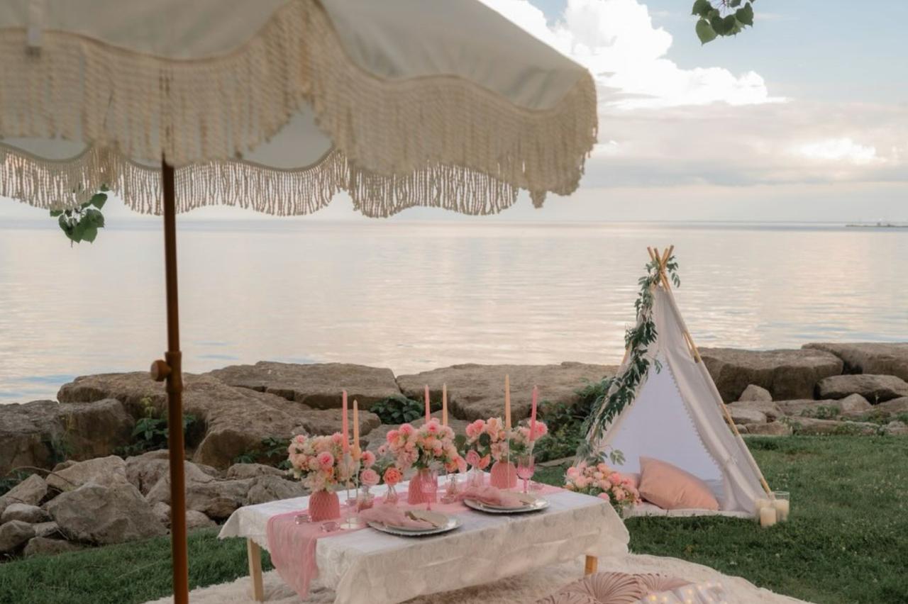 A styled lakeside celebration at golden hour